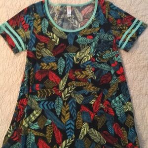 NWOT Lularoe perfect T